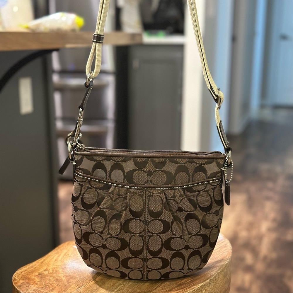 Coach shoulder bag in signature print